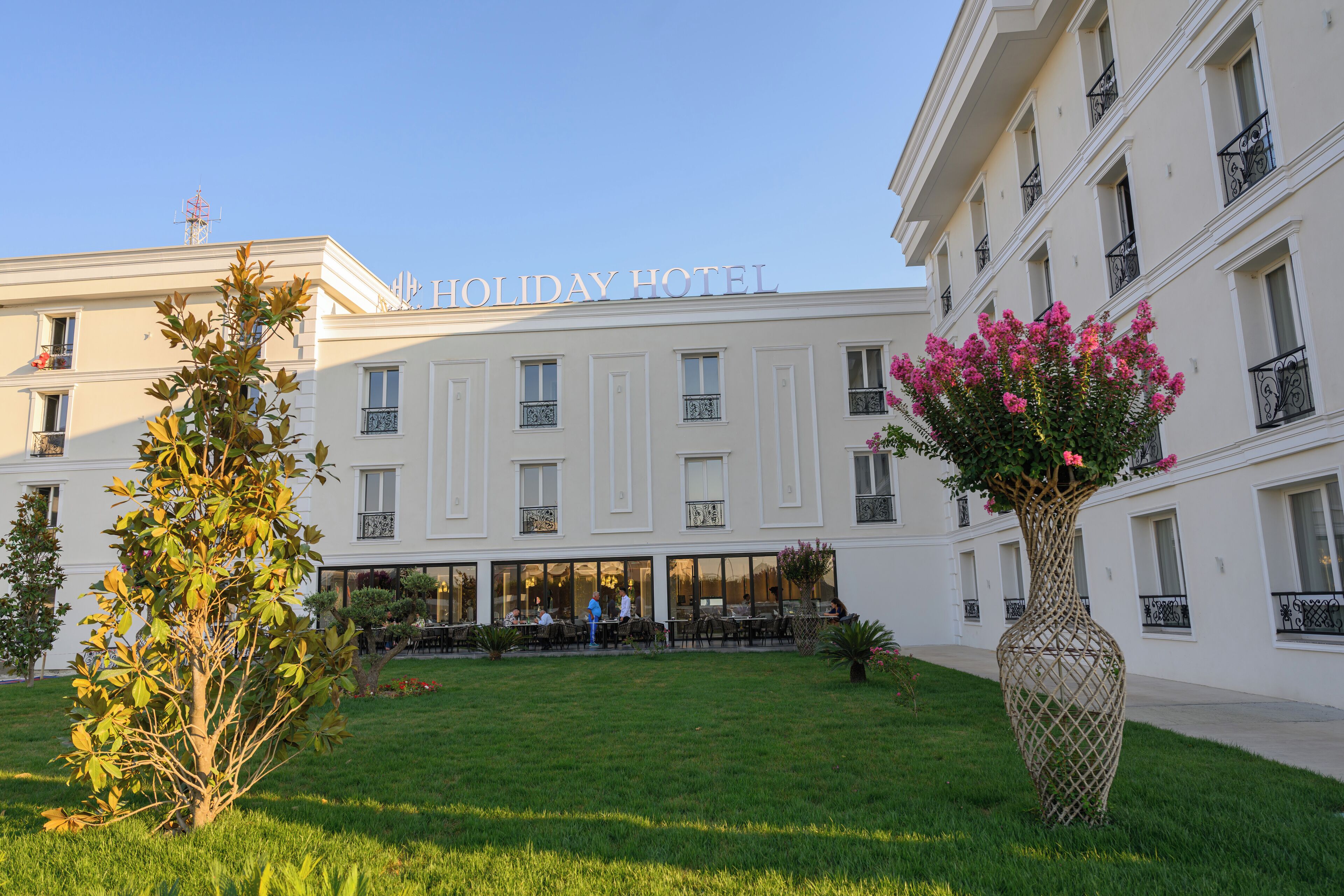 Photo - Holiday Hotel