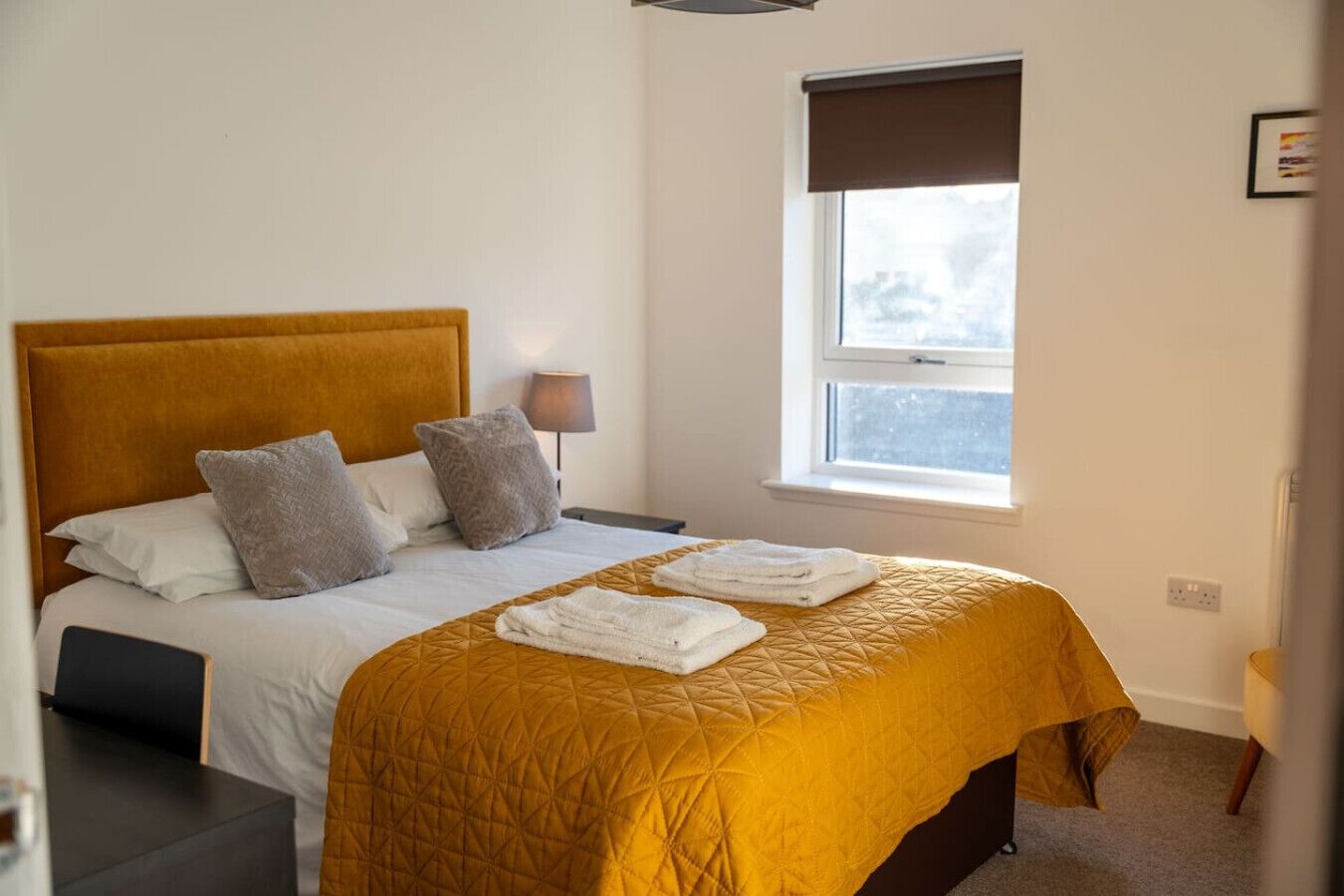 2 bedrooms, desk, iron/ironing board, WiFi