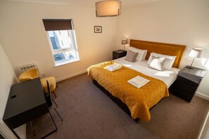 2 bedrooms, desk, iron/ironing board, WiFi