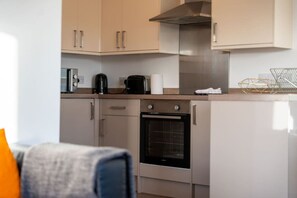 Kühlschrank, Mikrowelle, Ofen, Toaster