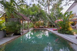 Villa básica | Alberca | Alberca al aire libre 