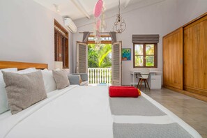 6 bedrooms, in-room safe, desk, laptop workspace - Villa Tap (Canggu)