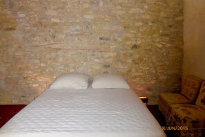 4 bedrooms, bed sheets