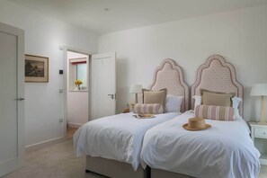 4 habitaciones, escritorio, tabla de planchar con plancha y wifi 