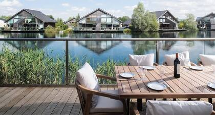 The Duck House | Dog-Friendly Lakehouse + Hot Tub