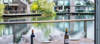 The Duck House | Dog-Friendly Lakehouse + Hot Tub