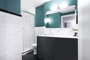 Dusche, Haartrockner, Bidet, Handtücher