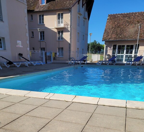 Pool - Studio Tout Équipé Dans Résidence Avec Piscine 200m de la Cure Thermale (La Roche-Posay)