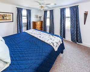 4 bedrooms, desk, iron/ironing board, WiFi