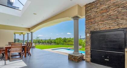Spacious 7-bedroom villa with AC, WiFi in welcoming Midrand