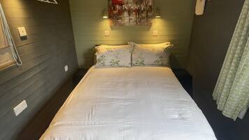 Cabin | 1 bedroom, bed sheets