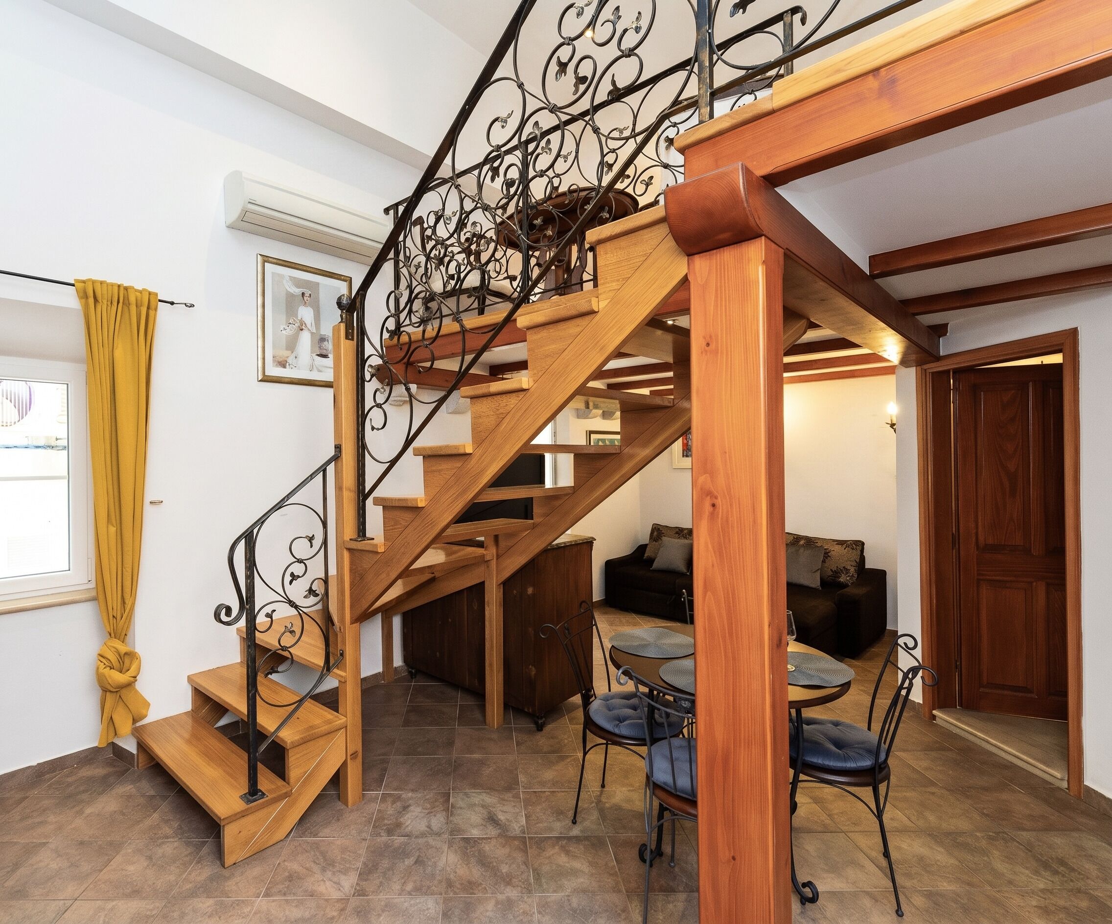 Royal Apartment | Free WiFi, bed sheets