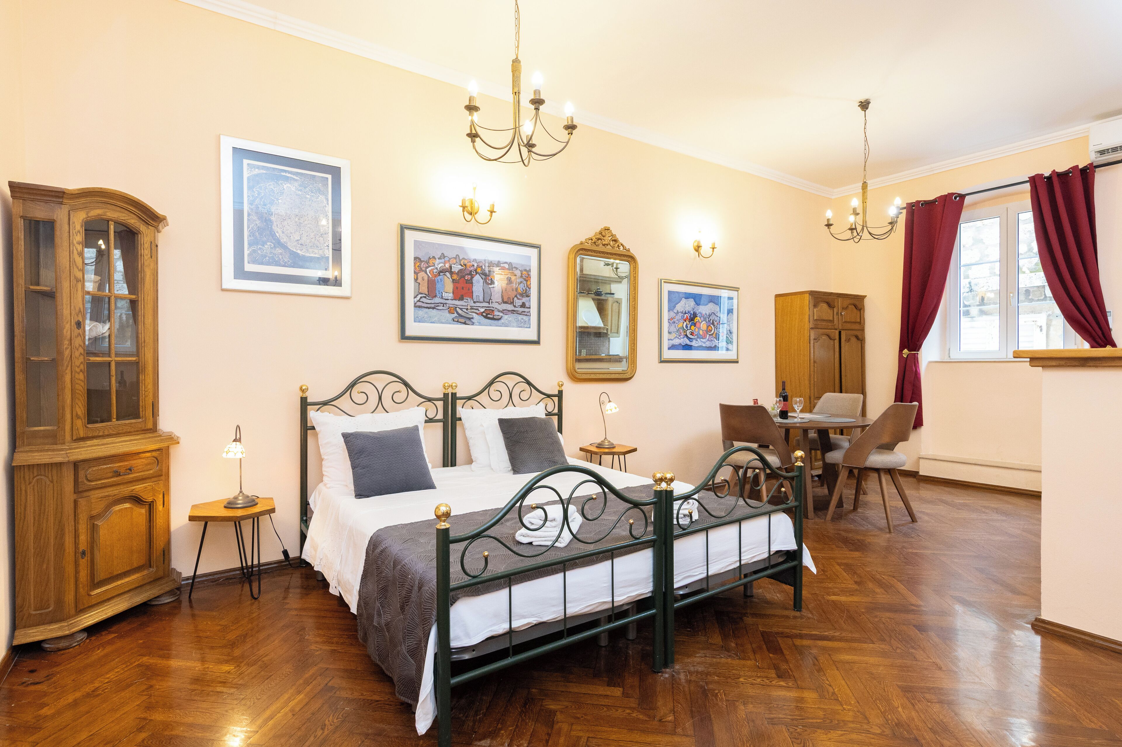 Superior Studio | Free WiFi, bed sheets