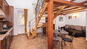 Royal Apartment | Living area | 32-inch flat-screen TV with cable channels