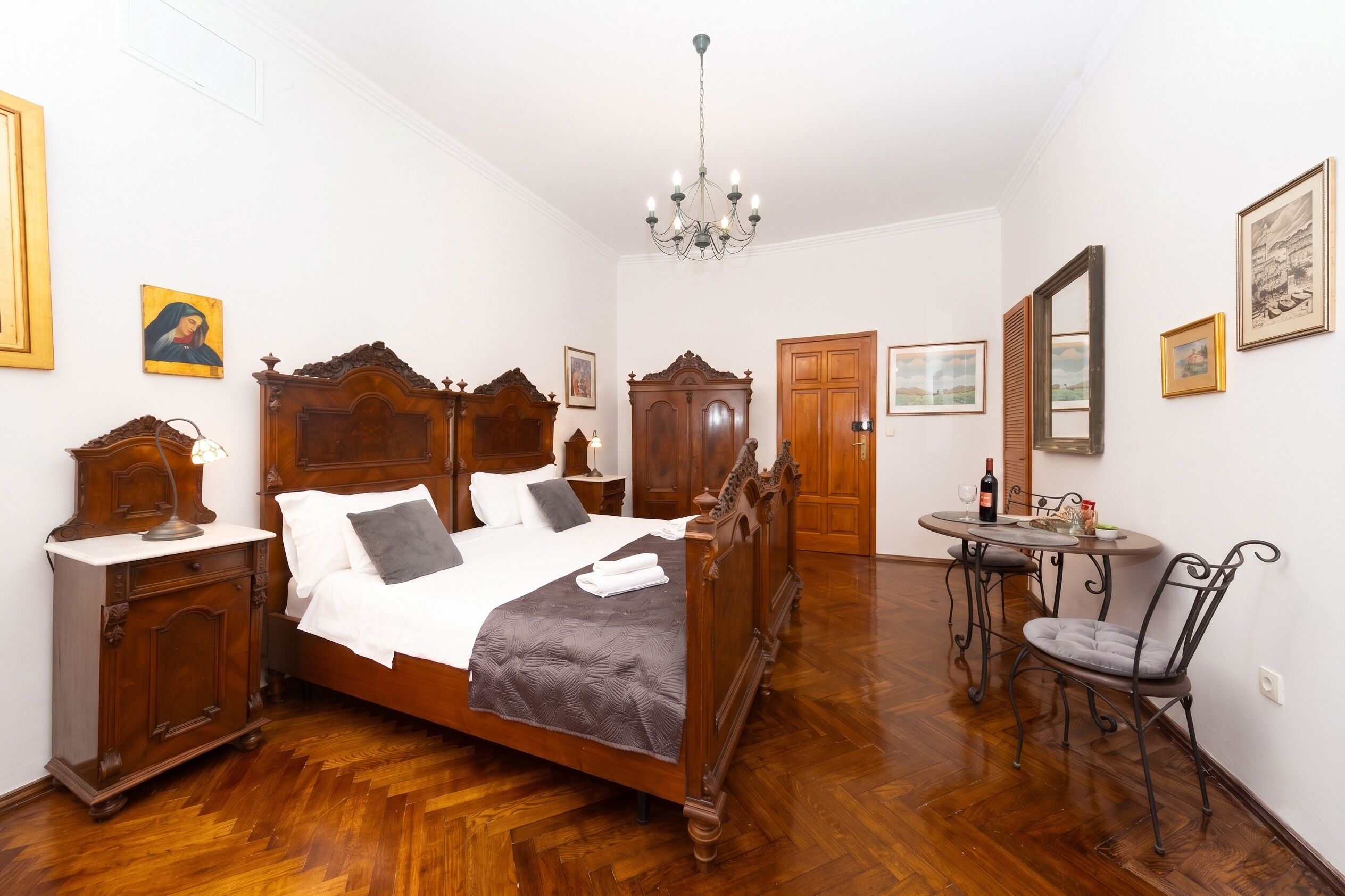 Standard Studio | Free WiFi, bed sheets