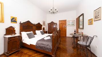 Standard Studio | Free WiFi, bed sheets