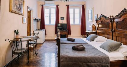 Amoret Apartments