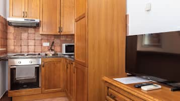 Refrigerador, placa de cocina, tetera/pava eléctrica