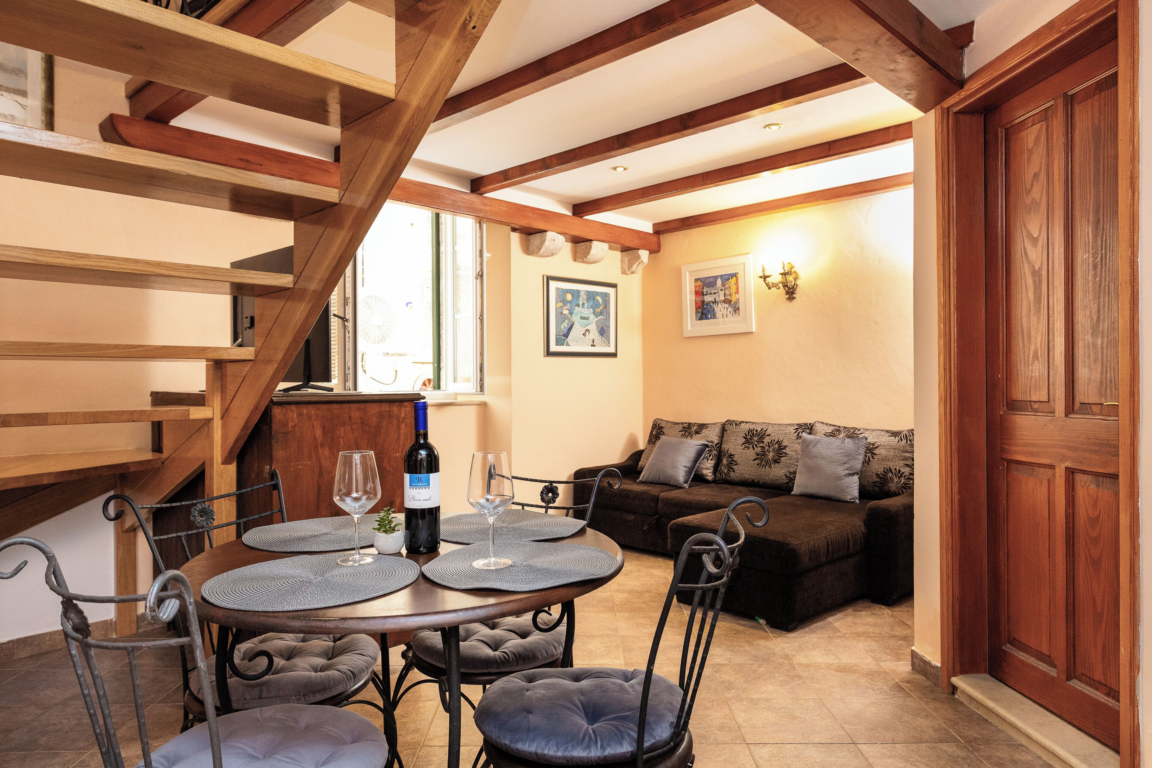 Royal Apartment | Living area | 32-inch flat-screen TV with cable channels