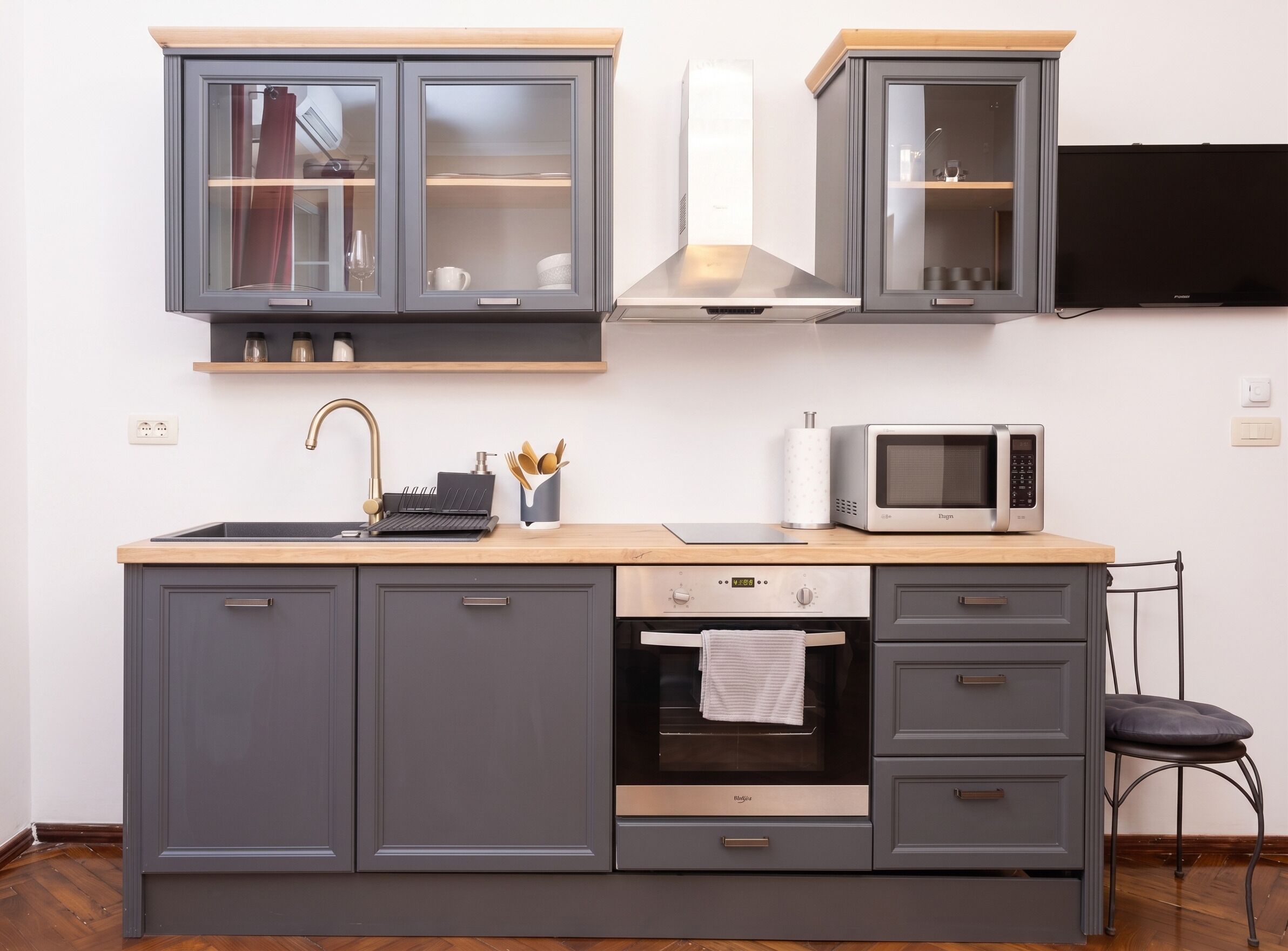 Standard Studio | Cocina privada | Frigorífico, placa de cocina, hervidor eléctrico y utensilios de cocina
