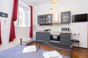 Standard Studio | Private kitchen | Fridge, stovetop, electric kettle, cookware/dishes/utensils - Amoret Apartments (Dubrovnik)