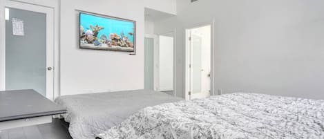 4 bedrooms, iron/ironing board, WiFi, bed sheets