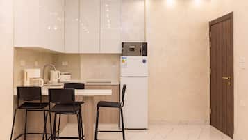 Comfort Apartment, Balcony, City View | Private kitchen | Electric kettle, toaster