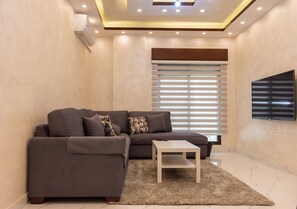Comfort Apartment, Balcony, City View | Living area
