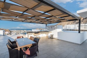 Outdoor dining - Ultra-Modern Artistic Condo | 2BR in Cabo w/ VPN & Fast WiFi (Cabo San Lucas)