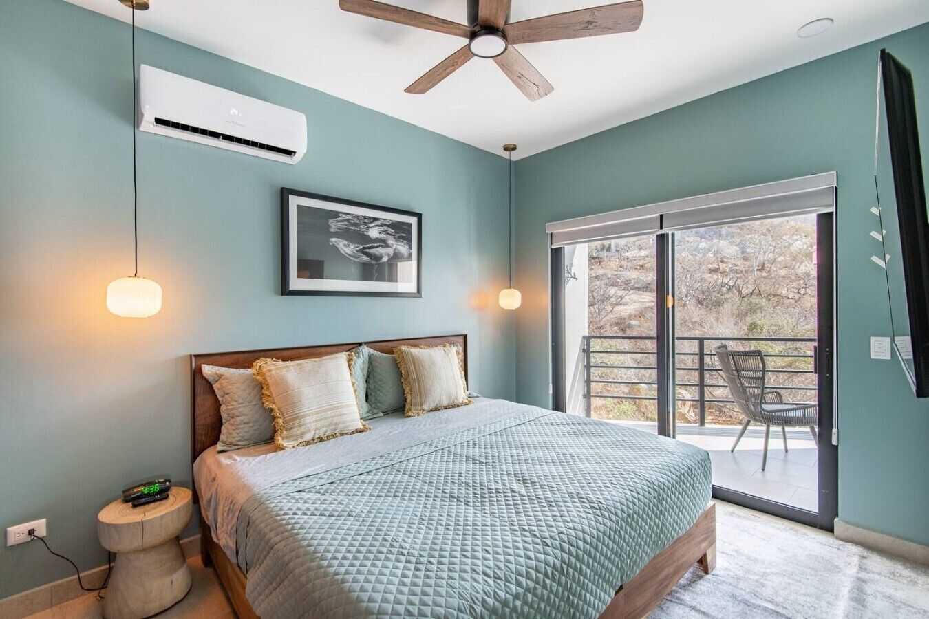 Desk, iron/ironing board, WiFi (surcharge), bed sheets