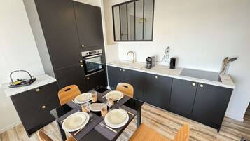 KĂŒhlschrank, Mikrowelle, Ofen, Herdplatte