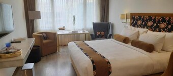 Hotel Razmoni Isha Kha International