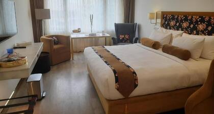 Hotel Razmoni Isha Kha International