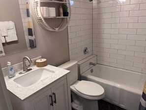 Bruser, hårtørrer, håndklæder