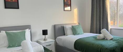 House | 2 bedrooms, iron/ironing board, free WiFi, bed sheets