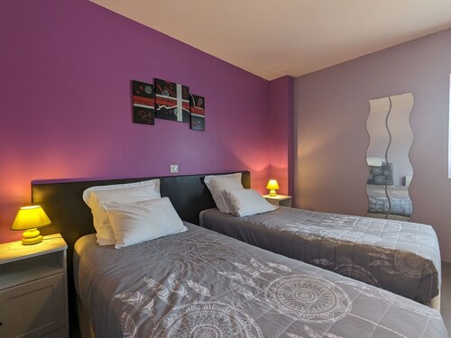 Spacieuse Chambre avec Salle d'Eau Privée à Louer dans Maison d'Hôtes Contemporaine