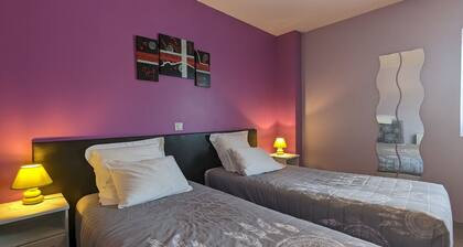 Spacieuse Chambre avec Salle d'Eau Privée à Louer dans Maison d'HÎtes Contemporaine