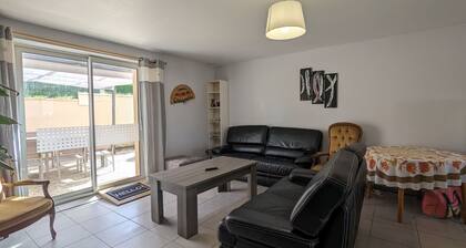 Spacieuse Chambre avec Salle d'Eau Privée à Louer dans Maison d'HÎtes Contemporaine