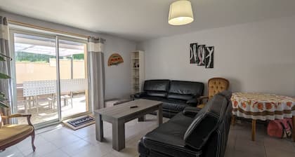 Cozy Room "Etoile Orange" - Ensuite Bathroom, Breakfast Included, Shared Kitchen and Lounge Area