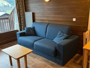 Living area - Cozy 1-Bed Apt in Hauteluce, Sleeps 4, Parking, Pool, Fitness, Near Lifts & Shops (Hauteluce)