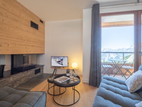 New duplex, near slopes, 8 pax, parking