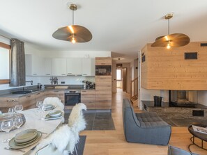 雪櫃、微波爐、洗碗機