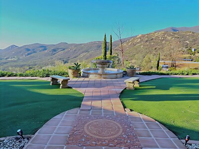 Jamul's Jewel: 10ACRES,Hilltop,Heated*Salt Pool,Spa*,City & Mtn.Views,B-Ball Court*,Grill,Horseshoes