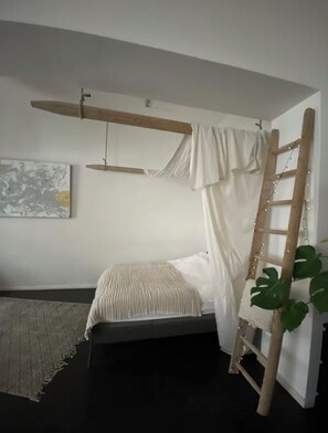 2 bedrooms, iron/ironing board, travel cot, WiFi - Industrial loft apartment in the heart of Berlin in Friedirchshain (Berlin)