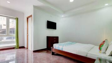 Standard Room | Desk