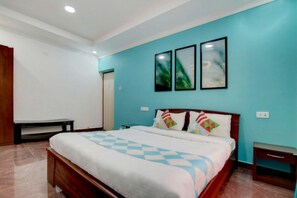 Standard Room | Desk