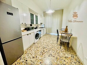 Refrigerador, microondas, parrilla de estufa y lavavajillas 