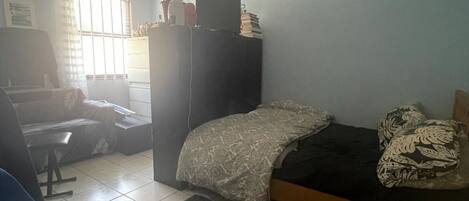 1 habitación, wifi y ropa de cama