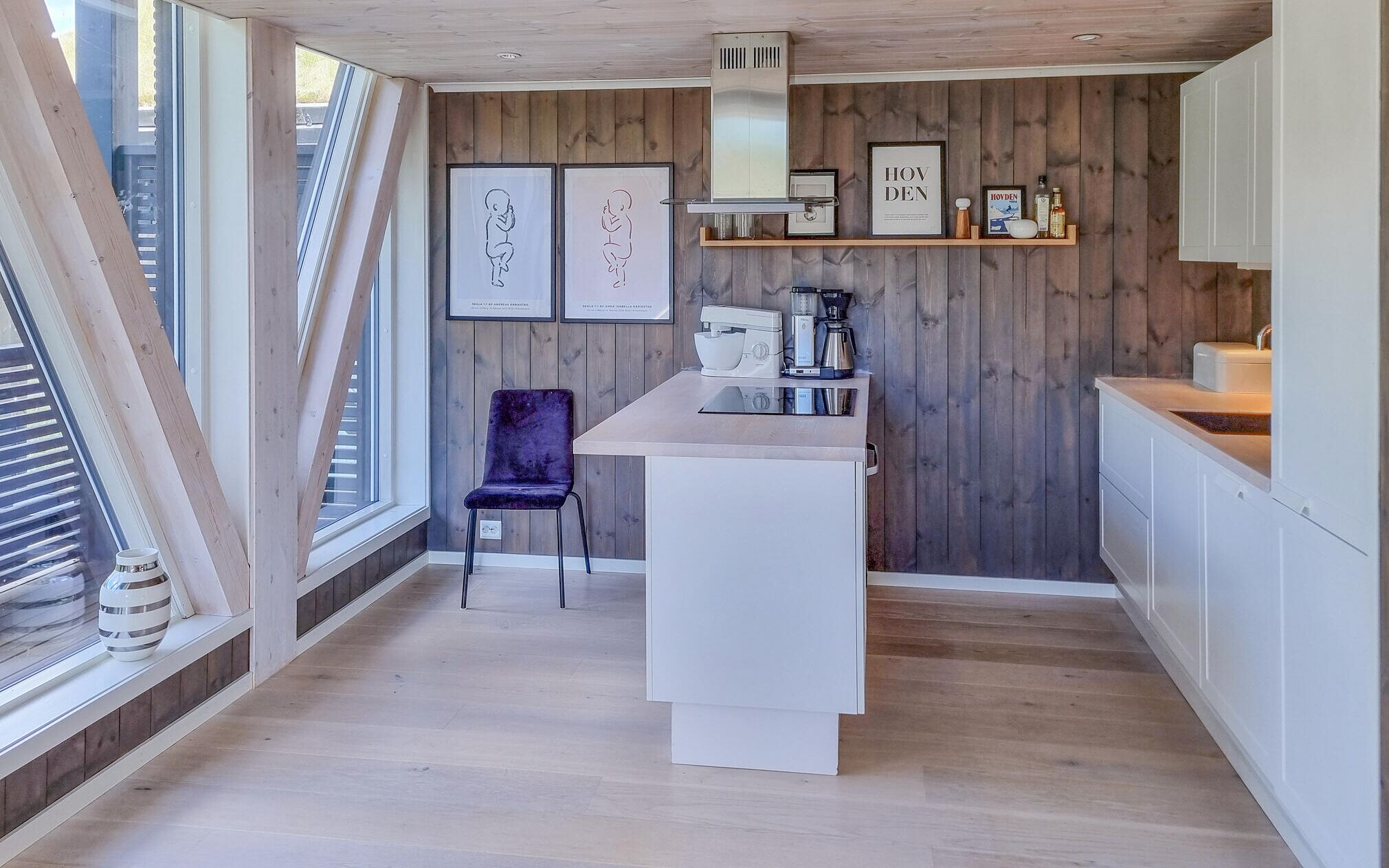 Fridge, dishwasher, coffee/tea maker