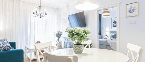 Deluxe Suite | 1 bedroom, iron/ironing board, free WiFi